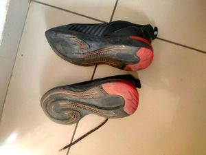 Men's Black &amp; Red Running Shoes