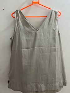 Sleek V-Neck Sleeveless Top. Size - L