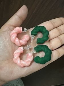 Chic Twisted Hoop Earrings - Pink &amp; Green Set