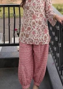 Chic Floral Print Kurta and Pant Set