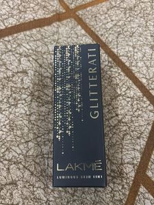 Lakme Glitterati Luminous Skin Tint