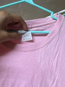 pink tshirt