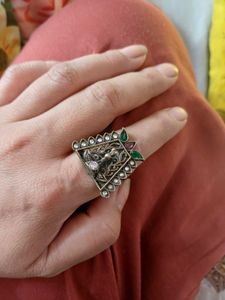 Exquisite brass Silverlookalike Peacock ring