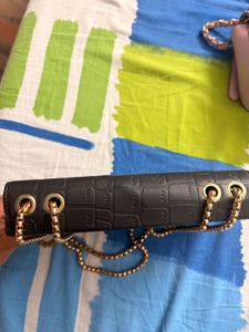 Chic Textured Crossbody Bag with Gold Chain