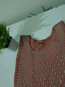 Lightly Embroided Kurtha