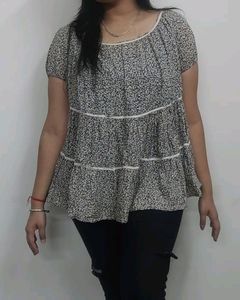 Imported Pretty Frill Top🎀