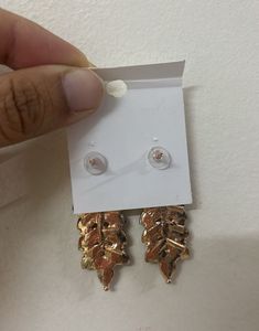 Elegant Leaf Design Dangle Earrings