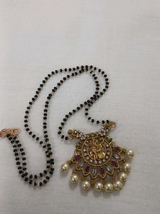 Exquisite Gold Pendant Mangalsutra