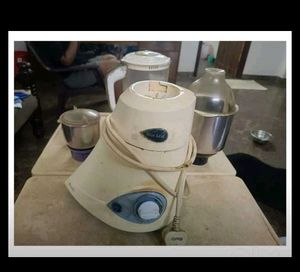 Preeti blue leaf mixer grinder