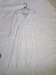 Elegant White Tiered v-neck Midi Dress with long s