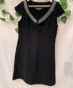 Chic Black V-Neck Embellished Dress