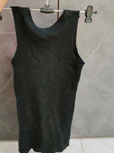 Black Sleeveless V-Neck Top