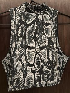 Stylish Sleeveless Snake Print Crop Top