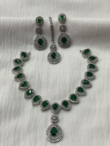 Emerald Green Set with Earrings &amp; Maang Tikka