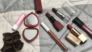 8 Assorted Lipsticks Bundle