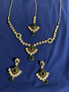 Elegant Emerald &amp; Crystal Necklace Set