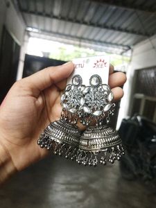 Stylish Metal &amp; Pearl Earrings Set