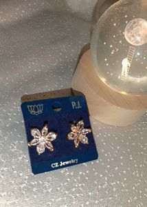 Sparkling Flower Stud Earrings 🌸✨