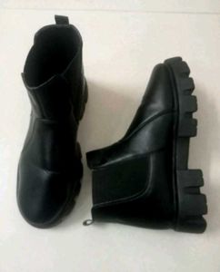 ✨ Chunky Black Chelsea Boots✨