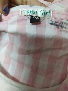 Checked atlomst knee length top with beautiful neck model and zip