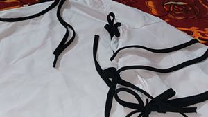 Korean Top🐰 In Colour White And Black...🌸 You'll