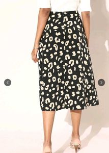 Chic Leopard Print Midi skirt🖤