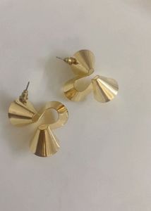 Gold Swirl Earrings