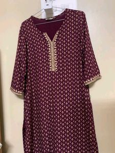 Avaasa maroon Elegant Printed Kurta in size M