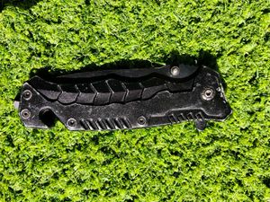 BLACK FOLDING POCKET KNIFECompact EDC