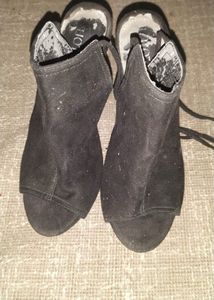Comfortable velvet stilleto heels