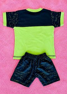 "unused" boys T-shirt&amp;shorts 0 years. green&amp;navy b