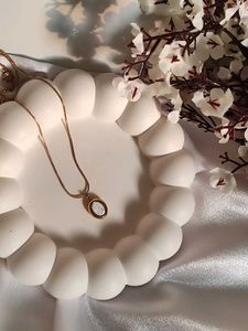 Random 1 chain pendant