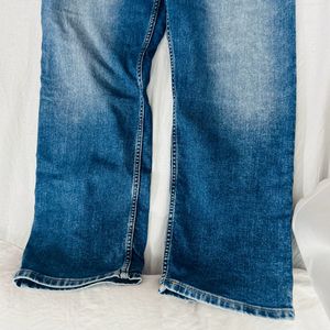 Woman’s Levis Blue Denim Jeans