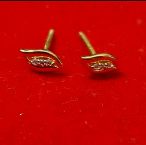 18 carat pure gold stud#fixed price