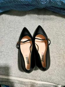 Classic Black Heels Size 39