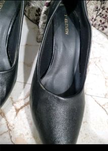 black pump block heel