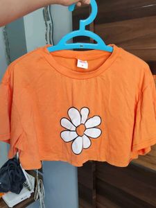 Urbanic - Cute Orange Daisy Crop Top