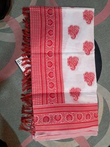 Elegant White &amp; Red Paisley Saree