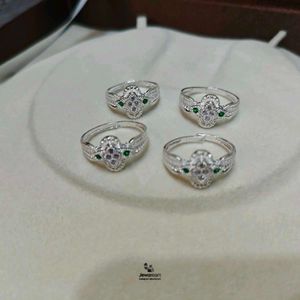 Pure Silver Exquisite Toe Rings with Emerald Accen