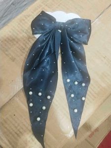 Pearl Embellished Bow Hair Clip