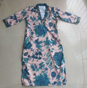 Ahalyaa Elegant Floral Kurta Set with Pants