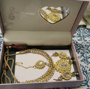 Beautiful yellow kundan and pearls Set