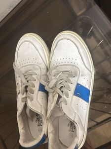 White &amp; Blue Roadster Sneakers