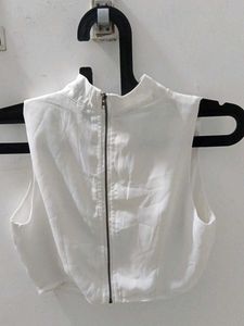 Chic White Cropped V-Neck Top