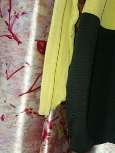 Chic Yellow &amp; Black Striped top