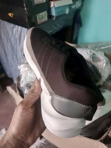 NEW NO USED SNEAKERS SHOES FOR MEN.