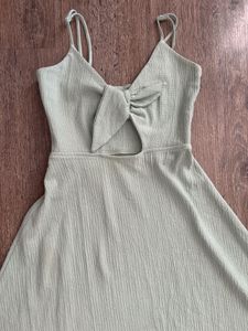 H&amp;M Chic Green Cut-Out Midi Dress