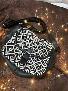 Stylish Geometric Print Crossbody Bag