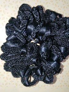 Trendy Black Ruffle Frill Juda Scrunchie