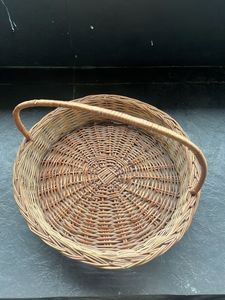 Wicker Basket with Decorative Plate